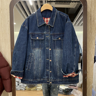 韩国25冬装新款胸前翻盖口袋水洗磨白韩版红格内里牛仔羽绒服外套