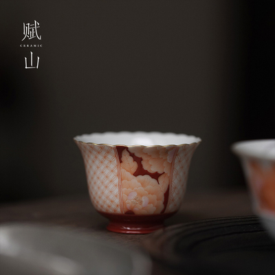 红上红花卉边纹铃铛杯主人杯