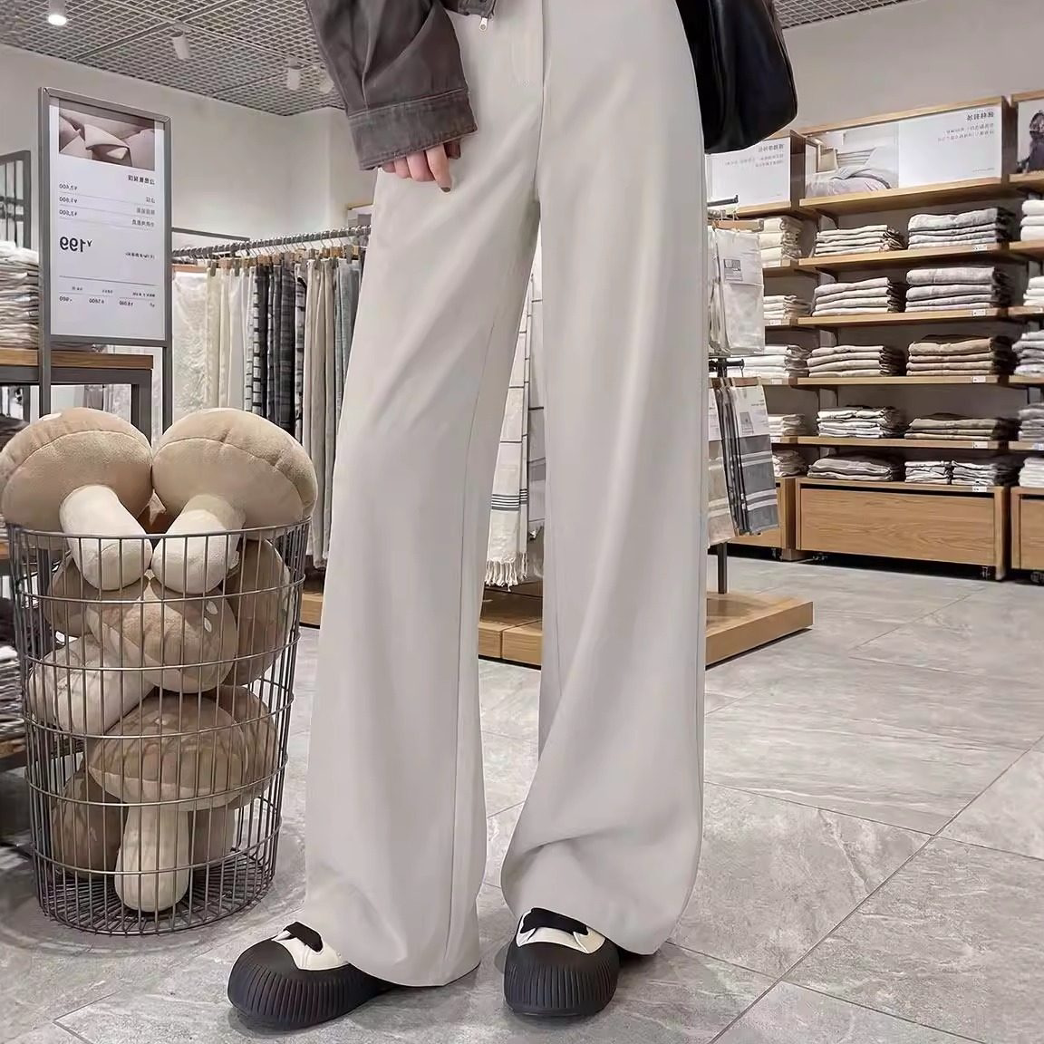 水泥色西装裤女春秋2026新款高级感垂感休闲窄版显瘦直筒阔腿裤子
