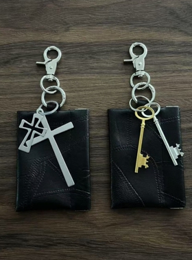 Domy原创金属钥匙扣双色可选时尚皮革包包挂件黑色卡包十字架造型