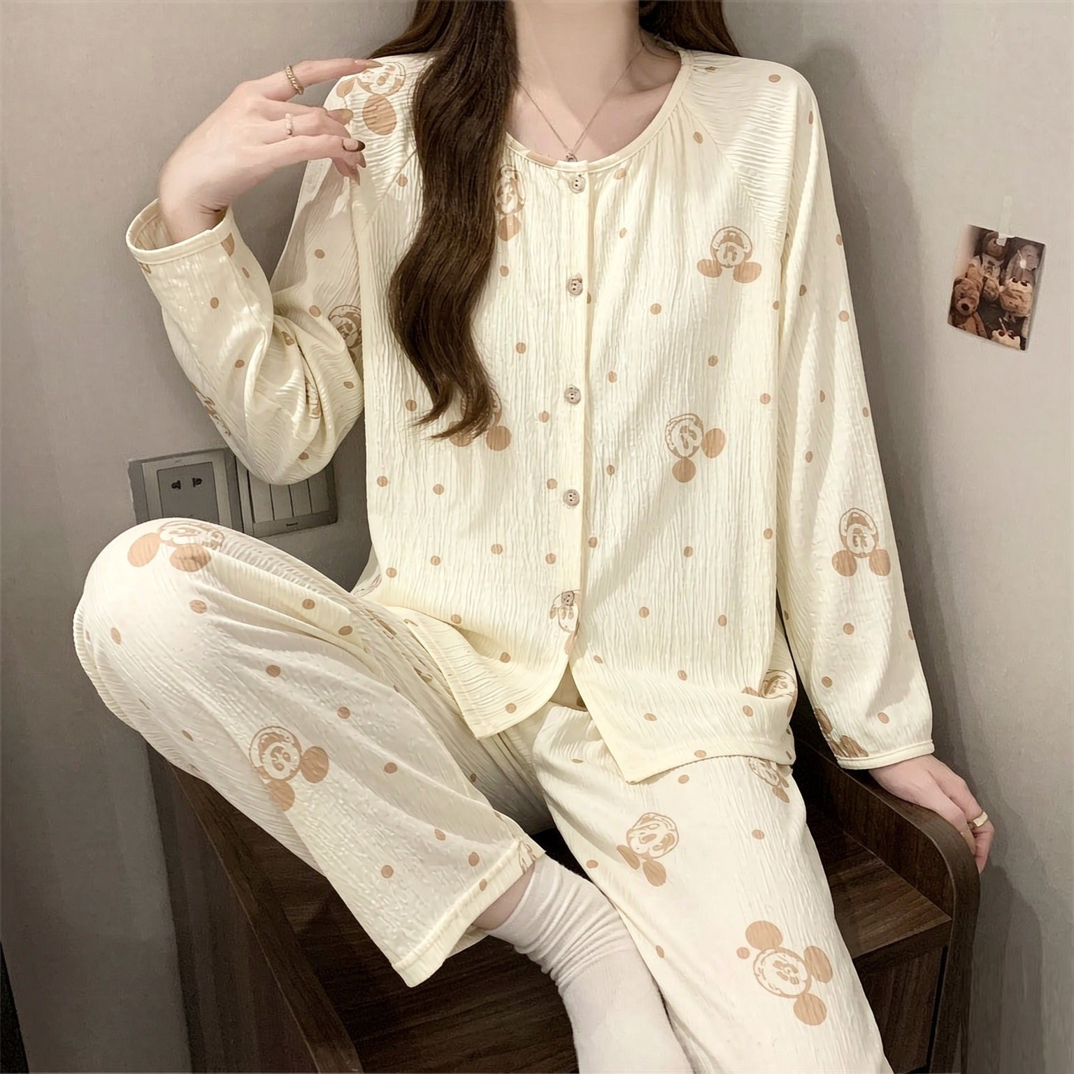 秋季开衫长袖睡衣女士带一体胸垫家居服套装卡通可爱米黄色圆领春