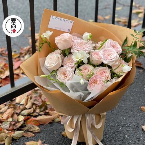 牛皮纸花束鲜花干花包装纸手工礼品包装英文报纸纯色复古材料花店 - 封面