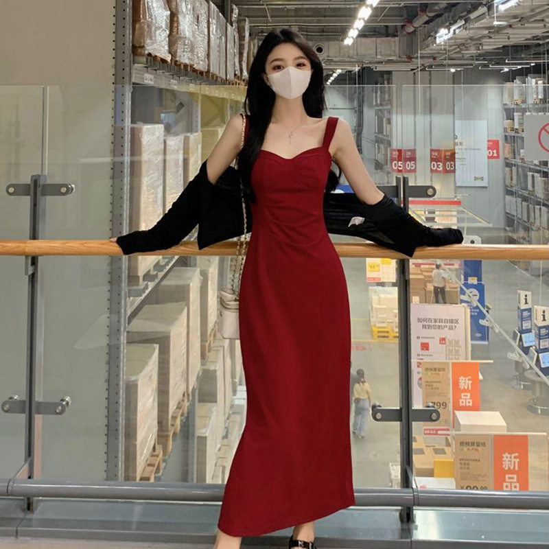 法式风红色连衣裙名媛气质长裙收腰显瘦吊带设计搭配外搭裙子套装