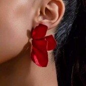 欧美跨境货源夸张红色大花瓣耳环女高级感轻奢小众设计气质耳饰