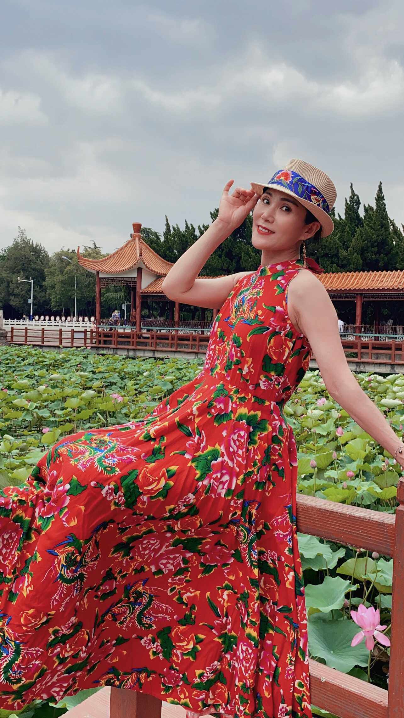 新款立领纯棉连衣裙东北大花布民族风收腰显瘦旅游气质红色大摆裙