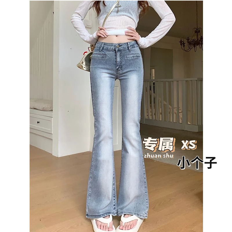 水洗磨白浅色微喇叭牛仔裤小个子