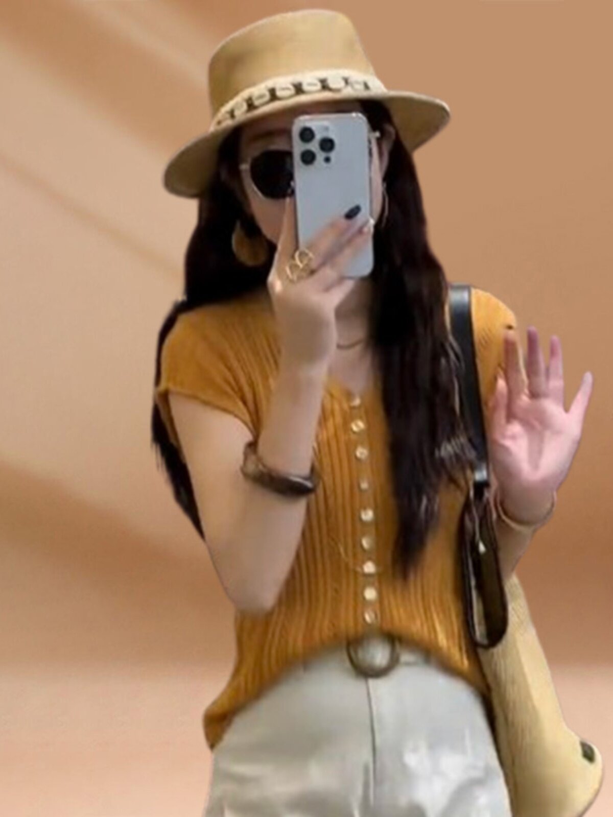 슈퍼 요정 요정 부드럽고 달콤하고 달콤한 짧은 여성 탑 2024 여름 V 넥 작은 플라잉 슬리브 중공 니트 스웨터