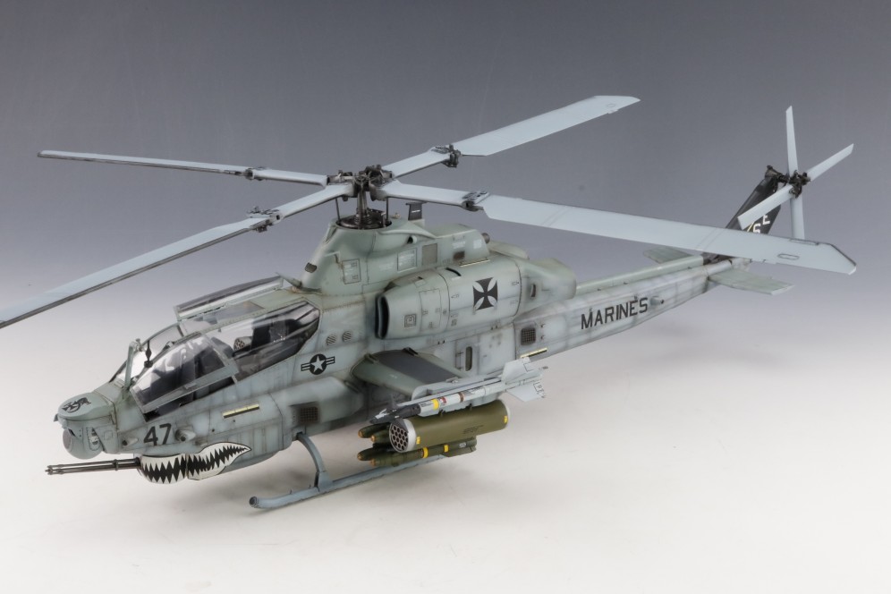 【模匠】爱德美 12127 1/35 美国AH-1Z 蝰蛇武装直升机 成品代工