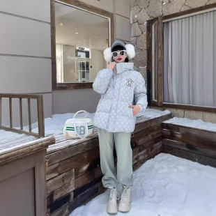 秋冬季白鹅绒满印羽绒服男女同款情侣装连帽短款加厚保暖时尚外套