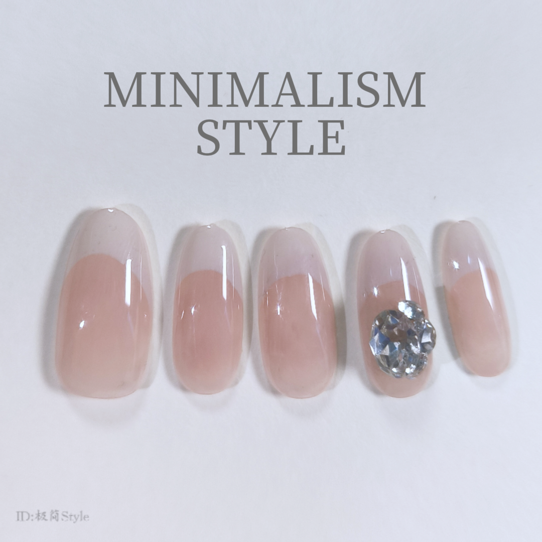 白色法式镶钻手工穿戴甲拍婚纱照