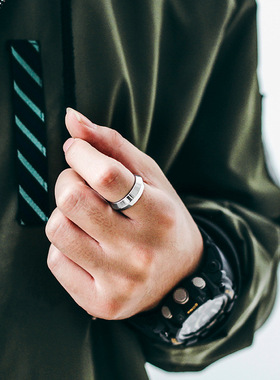 极简主义磨砂亚光黑色戒指钛钢男女原创小众设计冷淡风单身戒子潮