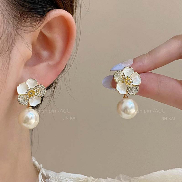 花朵气质百搭仿珍珠耳钉 耳环Elegant Pearl Earring Ear Studs