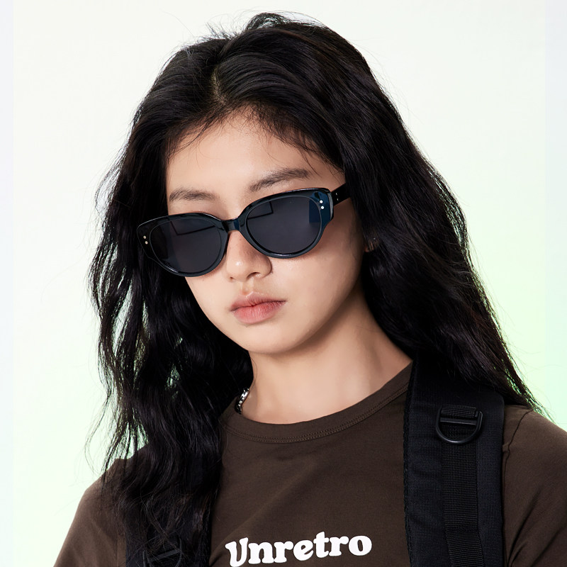 墨镜女高级感2025新款小框防晒户外辣妹护眼太阳眼镜复古防紫外线 - 实物图