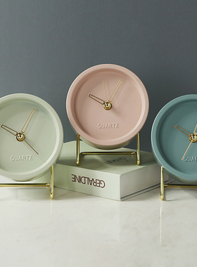 简约样板间儿童房书桌台钟摆件