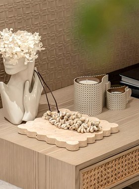 样板间卧室床头软装摆件