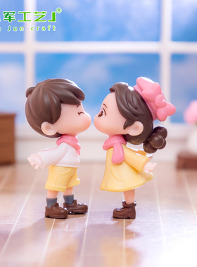微景观简约现代创意亲亲情侣人物公仔 DIY蛋糕烘焙装饰桌面小摆件