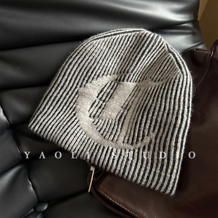 YAOLI字母提花D～美式复古条纹针织套头帽子女秋冬保暖毛线冷帽男