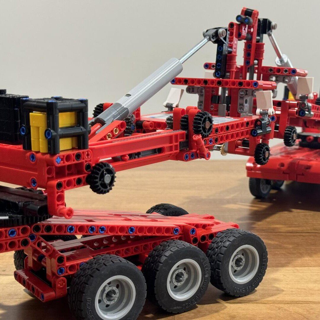 MOC-56214 TGX 8x4/4重型卡车的风车拖车 1219片 电子图纸