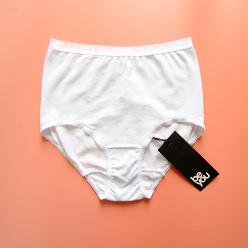 女士棉三角裤舒适透气高腰白色