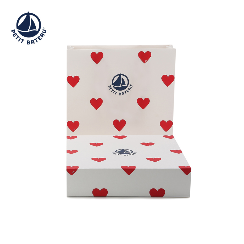 petitbateau礼盒包装爱心