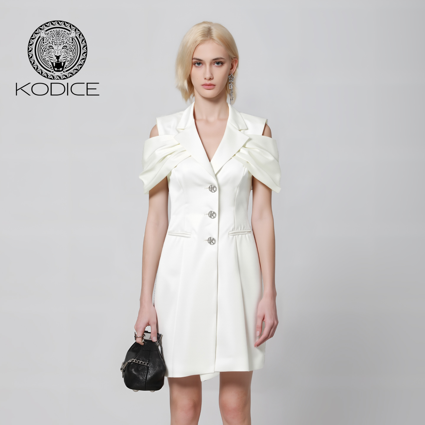 kodice白色翻领一字肩连衣裙