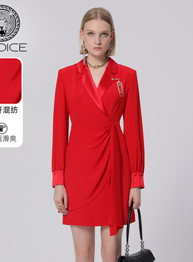 kodice女装秋季新款红色醋纤翻领捏褶收腰连衣裙长袖裙子附胸针