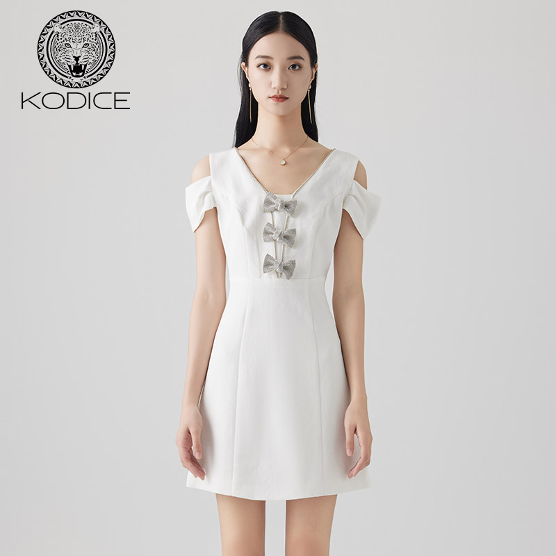 KODICE白色连衣裙礼服