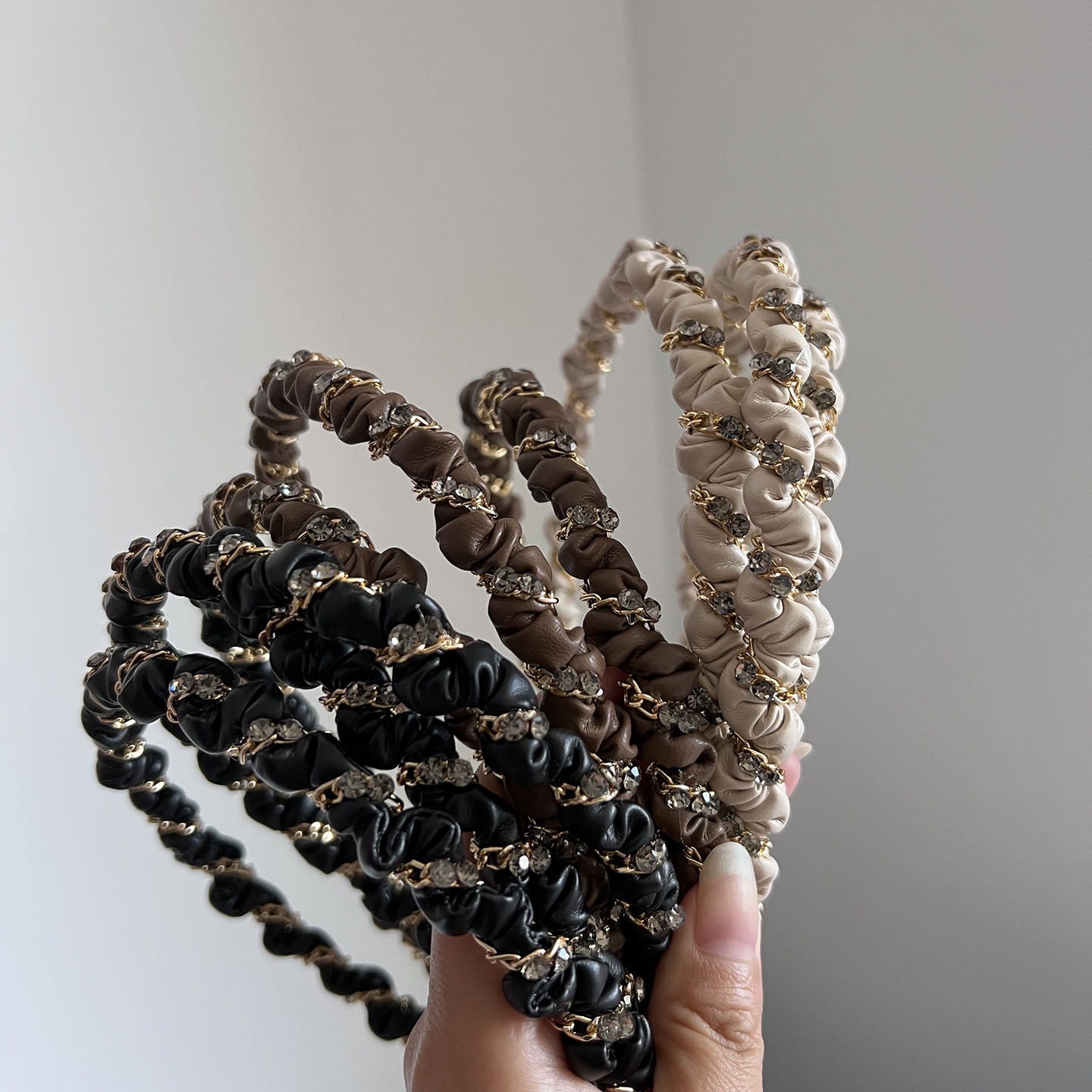 时尚日常外戴细边重工发箍女2025新款高级感短发水钻链条发卡头饰