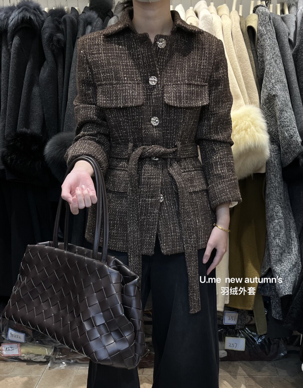 广州U.me2025秋冬新款复古风收腰细闪小香风粗花呢外套羽绒