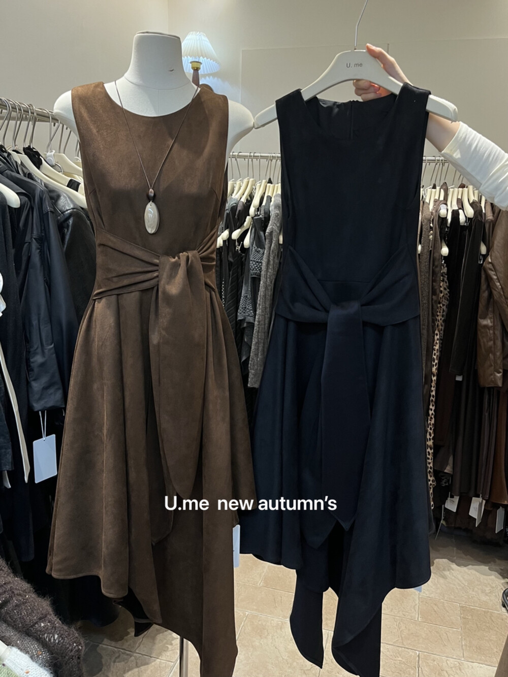 广州U.me麂皮绒秋上新简约高级绑带不规则设计感无袖背心连衣裙