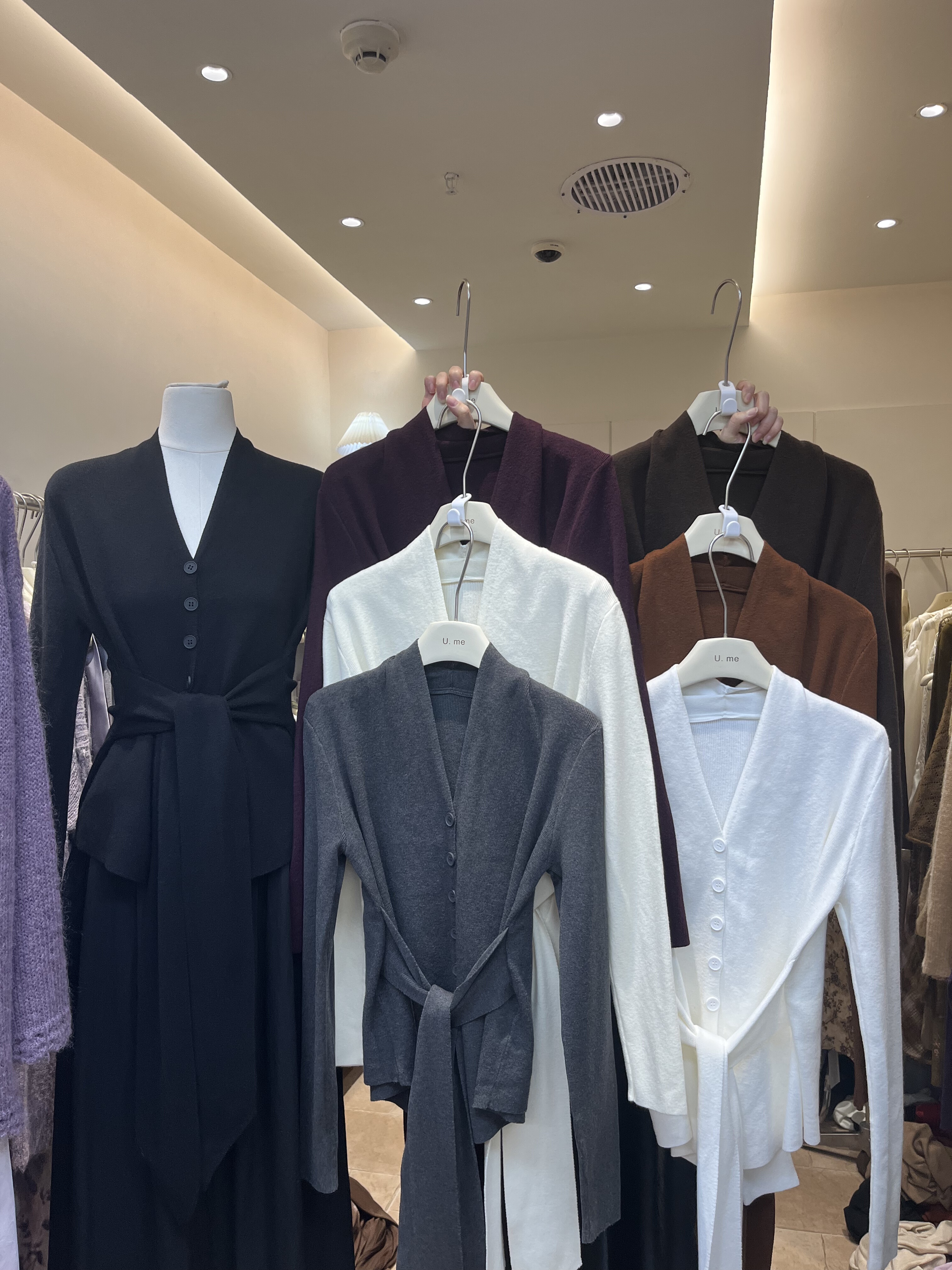 广州2025秋装新款穿搭针织衫开衫长袖设计感修身绑带上衣女