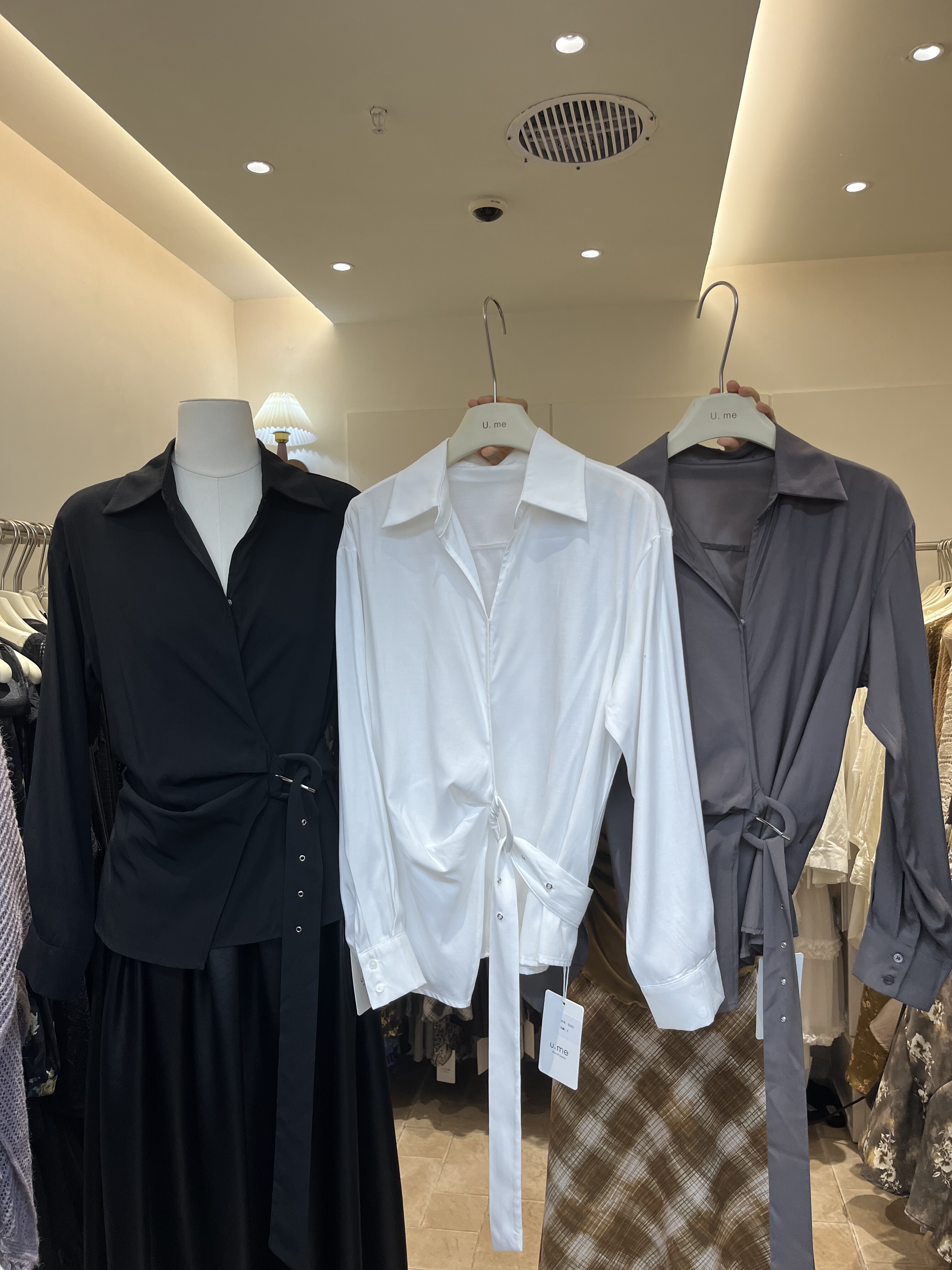 广州U.me翻领衬衫女秋季2025新款系带收腰设计感时尚休闲衬衣潮