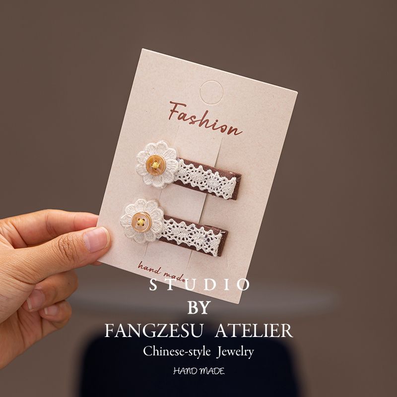 儿童布艺奶咖色蝴蝶结纽扣发饰