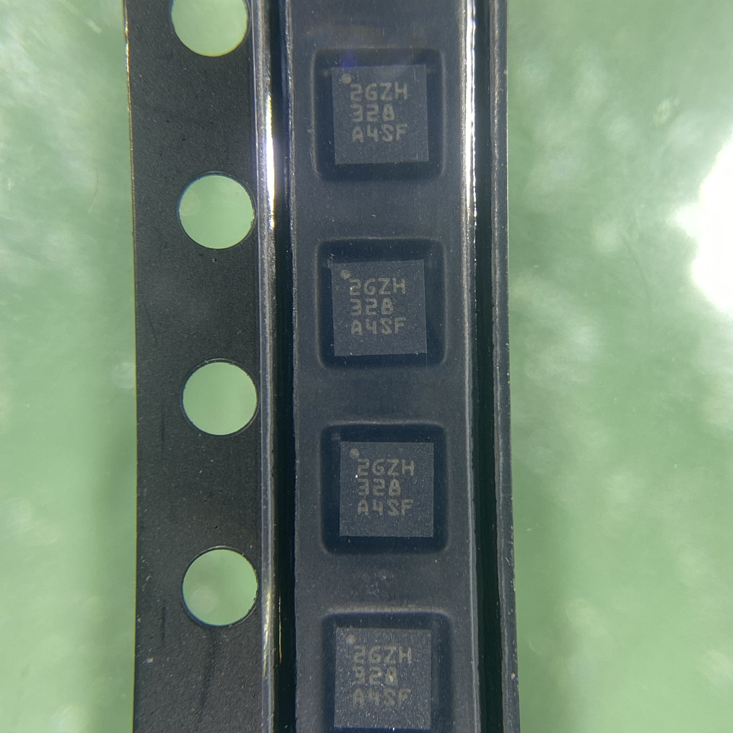 可直拍 TPS61022RWUR全新原装丝印2GZH VQFN-7升压转换器芯片