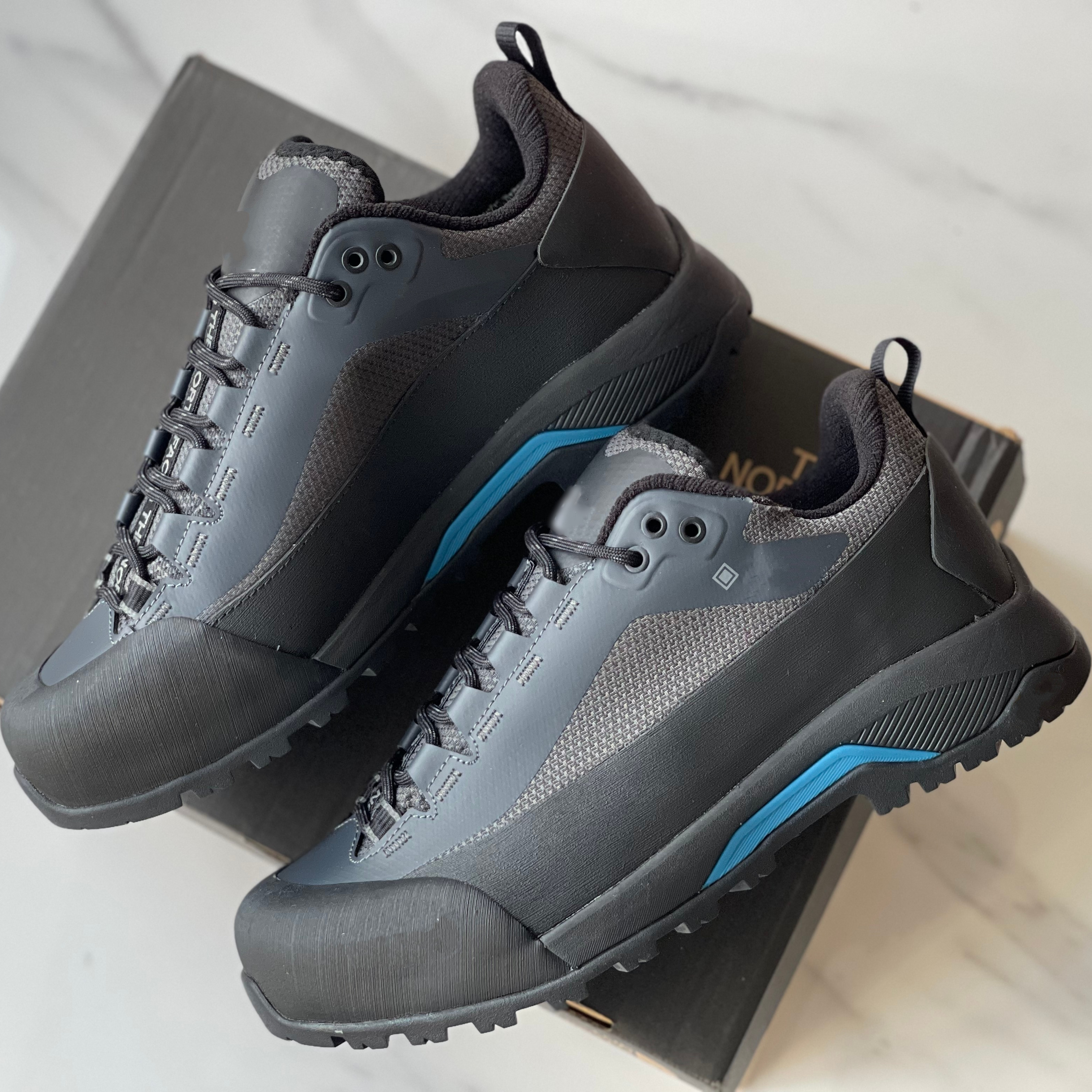 北户外防水防滑耐磨登山徒步鞋