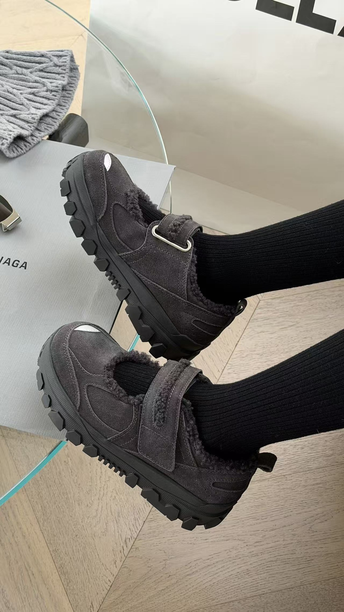 诗歌兰真皮女鞋2025冬季新款时尚百搭舒适厚底加绒保暖休闲鞋球鞋