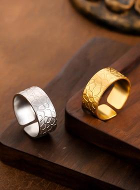 艾芙乐个性麻花扭纹金属感戒指