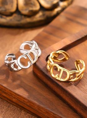 时尚气质欧美风CD字母戒指轻奢简约高级感镂空光面开口时尚戒指女
