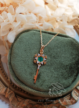 925银孔雀雪花钥匙项链