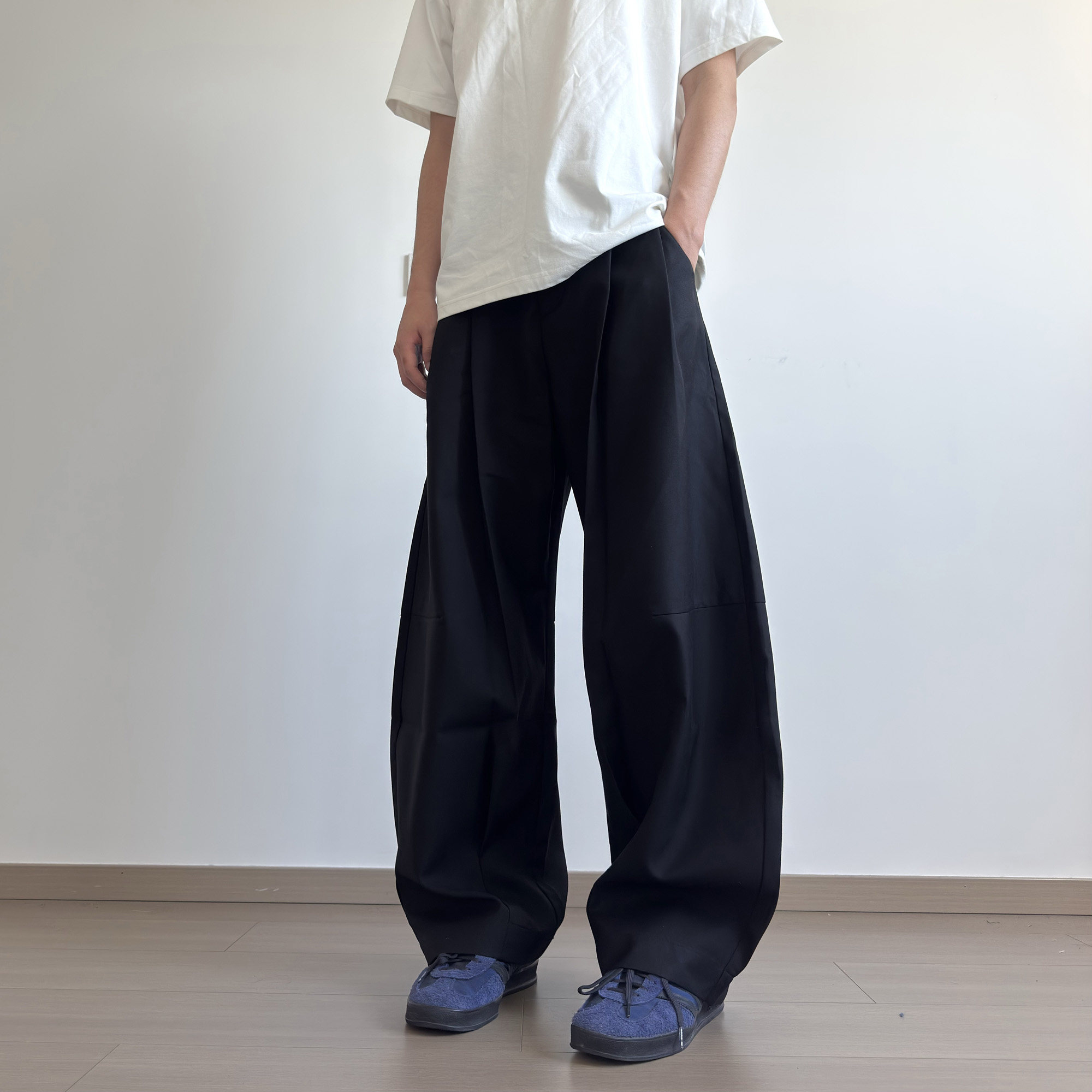 慵懒松弛黑色弯刀阔腿裤