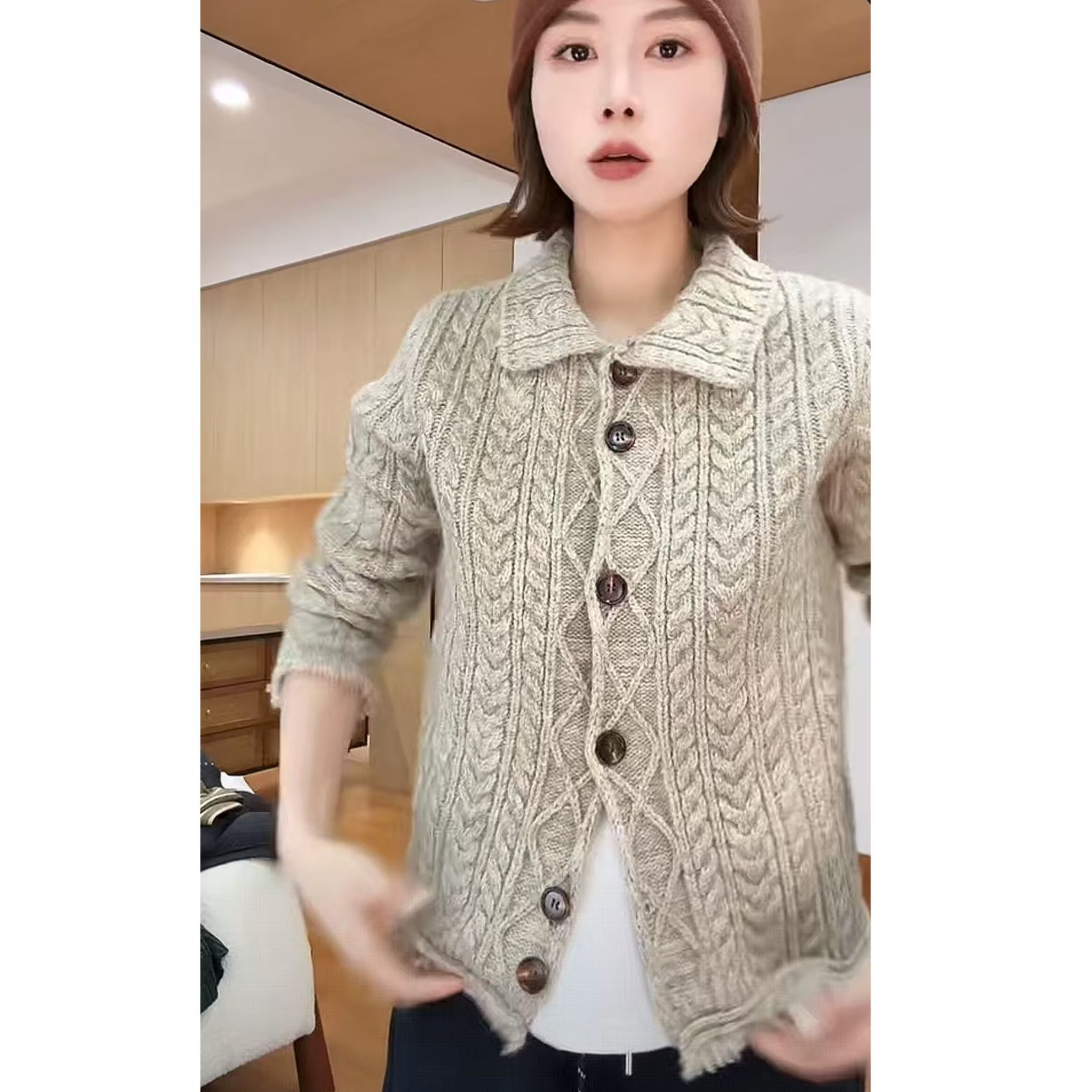月月 2025秋冬新款小众设计极简风翻领麻花针织开衫 2510C7109
