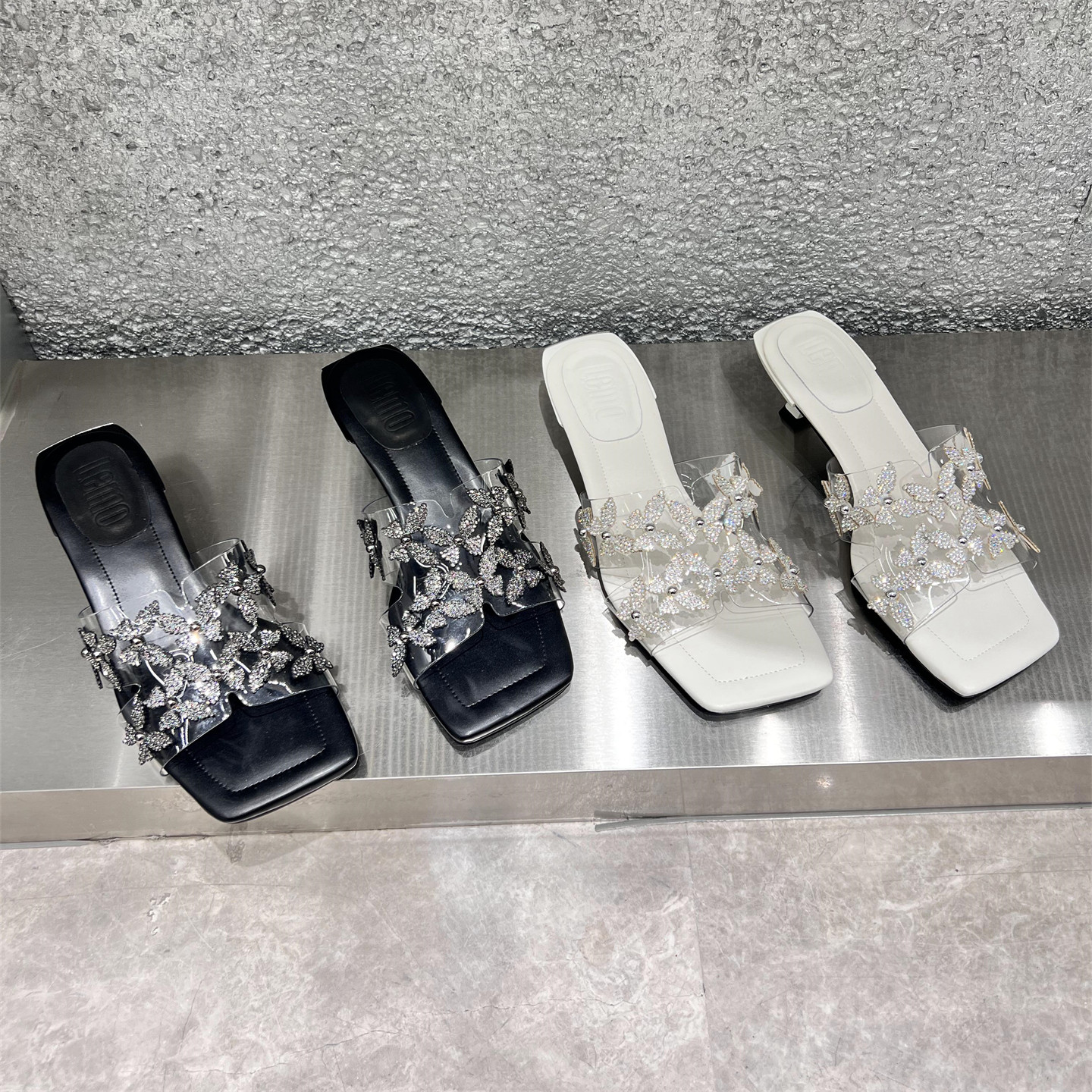 乐魔真皮胶片蝴蝶结猫眼跟凉拖鞋