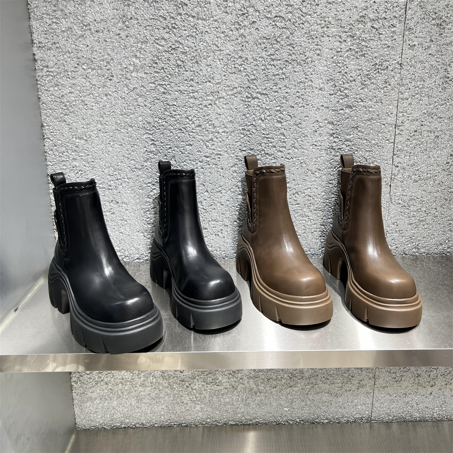 乐魔真皮胎牛厚底时尚短靴马丁靴