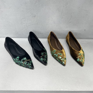 欧洲站女鞋2026春新款欧货真皮丝绒面刺绣尖头平底浅口单鞋奶奶鞋