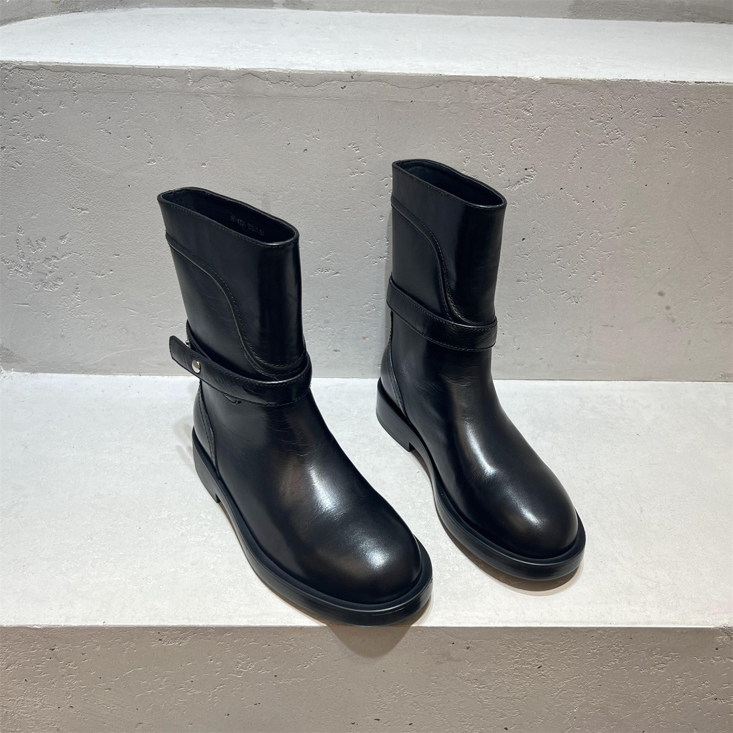 乐魔真皮厚底机车全皮短靴马丁靴