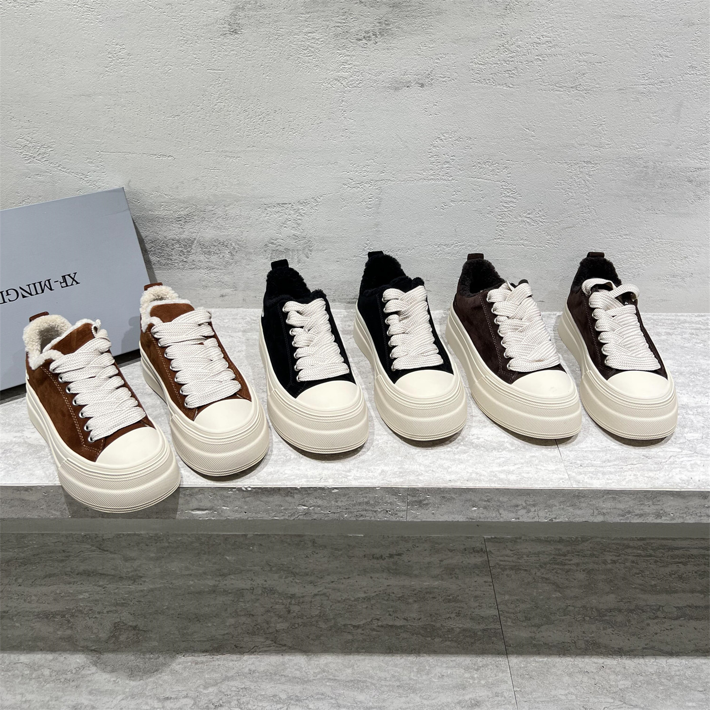 欧洲站女2025秋冬新款真皮系带厚底加绒保暖运动鞋松糕底休闲板鞋