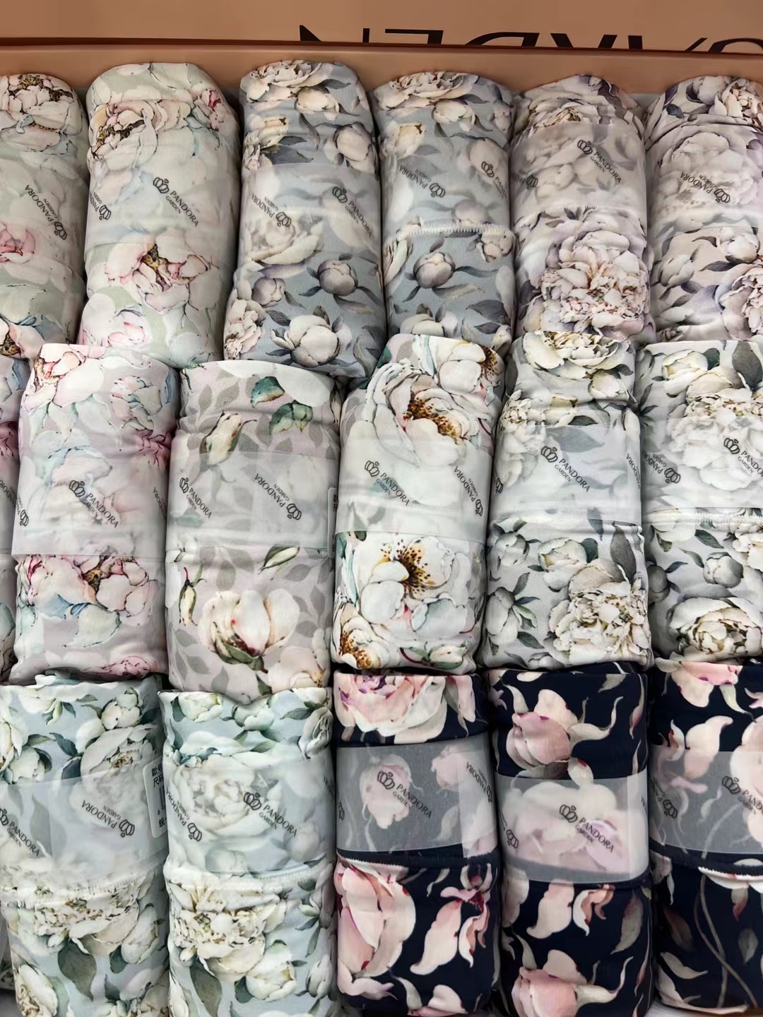 潘某品牌花园质量女士中高腰速干冰丝花中大版夏款妈妈内裤新品