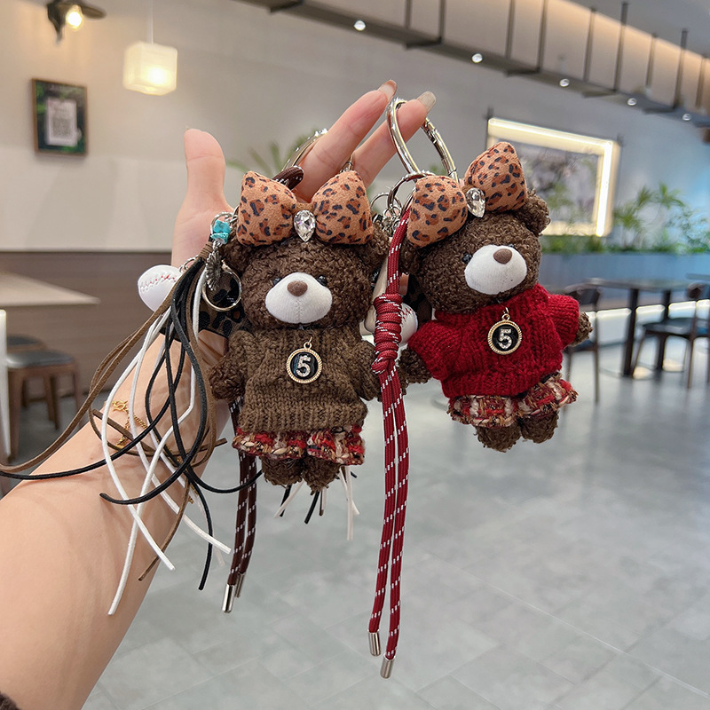 新款格子裙毛绒小熊卡通汽车钥匙扣时尚蝴蝶结棒球编绳公仔包挂饰