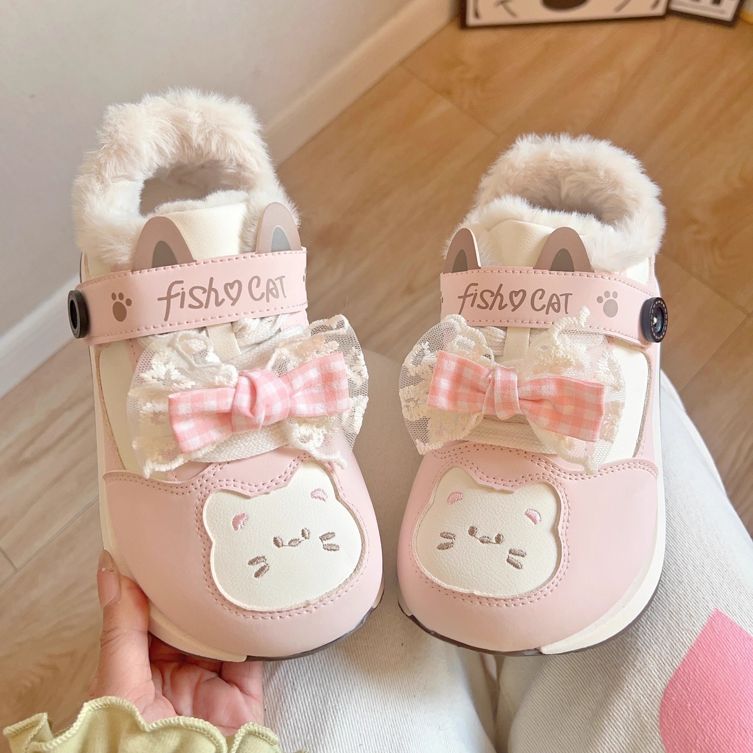 粉色蝴蝶结鞋子女学生可爱风加绒厚板鞋初中生2025大头阿甘运动鞋