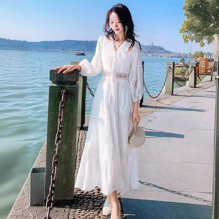 品质仙气白色春夏新款时尚镂空设计长款波西米亚素色显瘦连衣裙